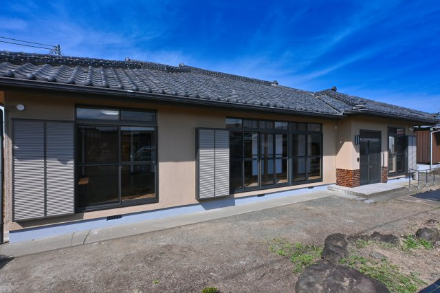 【外観】 | 太田市大原町1期　中古戸建住宅 | 112坪超えの南西角地！水回り交換等リフォーム済みの広々5LDK中古戸建