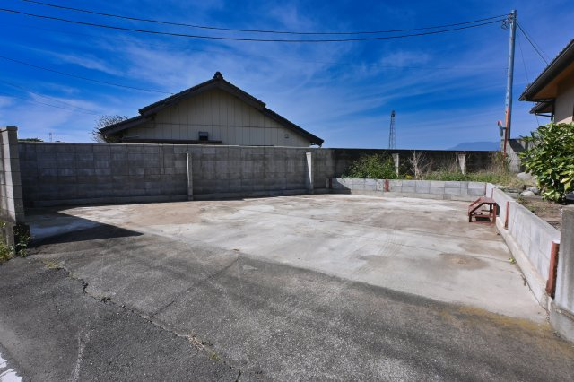 【駐車場】 | 太田市大原町1期　中古戸建住宅 | 広々とした駐車場は駐車も楽チン♪