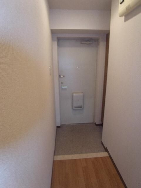 ビラージュ壱番館の玄関