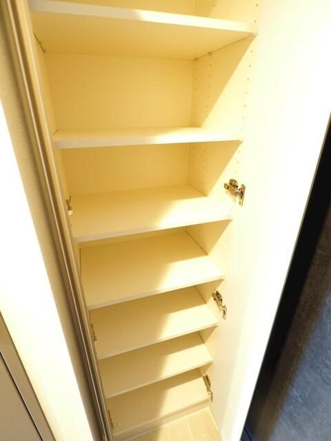 ドゥーエ日暮里の収納