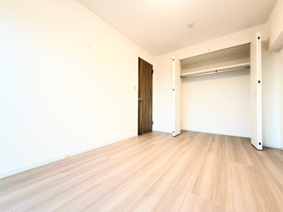 【洋室】 | 恒陽大和マンション | ◆気持ちの良い風が室内へ入り込む居室。家具を配置しても広々ご利用いただけます！！
