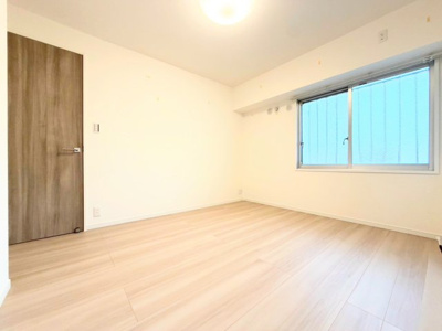 【洋室】 | 恒陽大和マンション | ◆子どものスタディ空間として、あるいは書斎やホビールームとして生活スタイルに合わせて使えるプライベートルーム。居心地のいい落ち着いたインテリアが似合います。