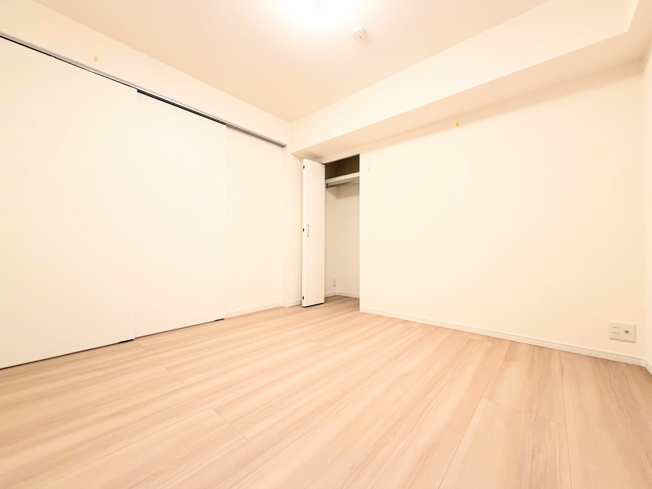 【洋室】 | 恒陽大和マンション | ◆気持ちの良い風が室内へ入り込む居室。家具を配置しても広々ご利用いただけます！！
