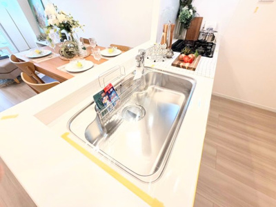 【キッチン】 | 恒陽大和マンション | ◆食洗機など、設備も充実しており、快適な生活をサポートします。料理の時間がより心地よくなります。家事を楽しみながら、おいしい食事を作ることができる理想的なキッチンです。
