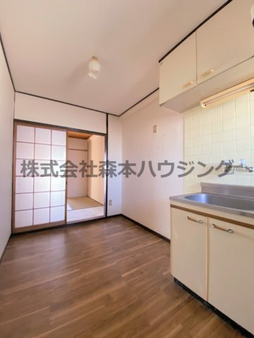 【居間・リビング】 | 　森岡ハイツ | 使いやすいキッチンスペースです