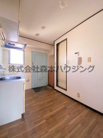 【居間・リビング】 | 　森岡ハイツ | ゆったりしたキッチンスペースです