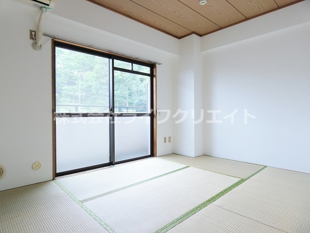 ラミューズの内装|※修繕前の写真の為、汚れと修繕テープがあります。
