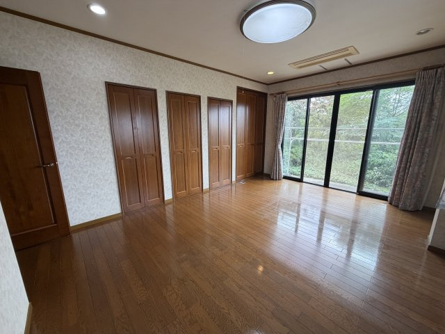 上長磯町中古住宅の収納|■クローゼットの他に納戸も完備！