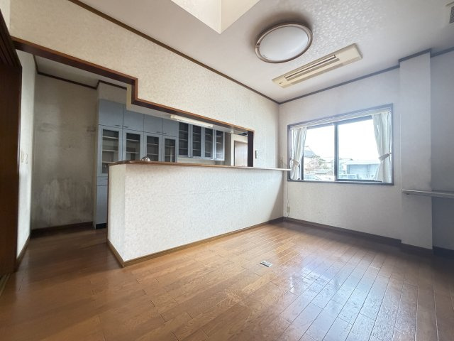 上長磯町中古住宅のダイニング|■対面式のダイニングスペース