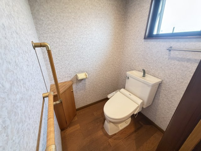上長磯町中古住宅のトイレ|■2階トイレ
