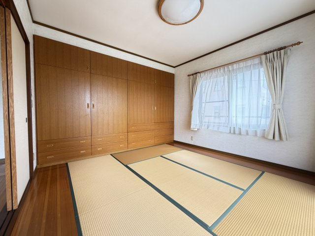 上長磯町中古住宅の収納|■2階東側和室収納