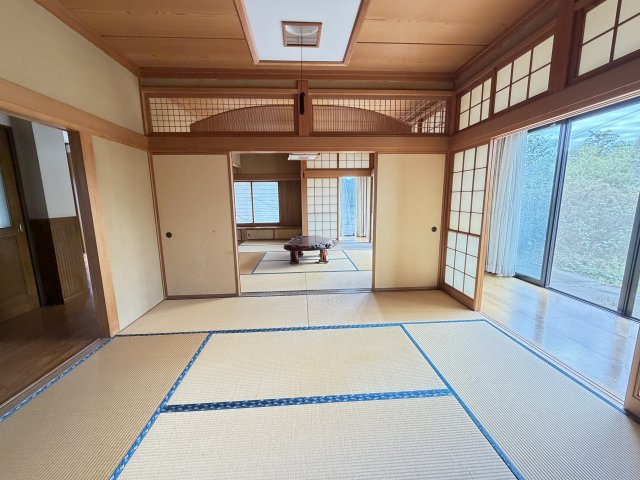 上長磯町中古住宅の居間・リビング|■続き間タイプの1階和室
