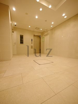 アイル横浜関内のエントランス