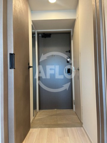 シーズンフラッツ南森町PREMIERの玄関