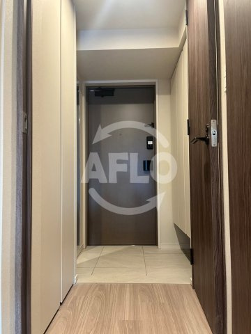シーズンフラッツ南森町PREMIERの玄関