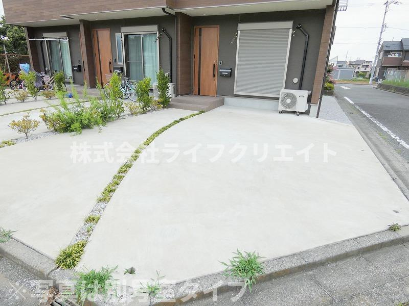 デューメゾンの駐車場
