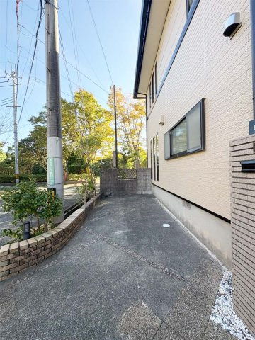 星和台２丁目貸戸建の駐車場|駐車場があります