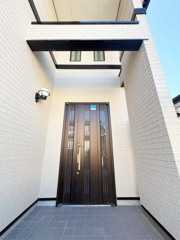 星和台２丁目貸戸建の玄関|落ち着いた玄関です