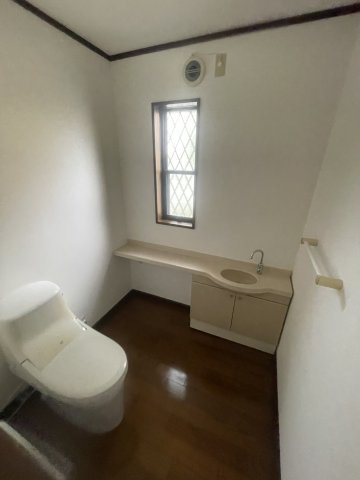 星和台２丁目貸戸建てのトイレ|コンパクトで使いやすいトイレです