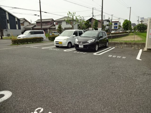 シャーメゾン下河原Ａの駐車場
