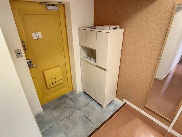 ガーデンコート篭田の玄関