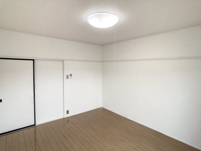 ガーデンコート篭田の洋室