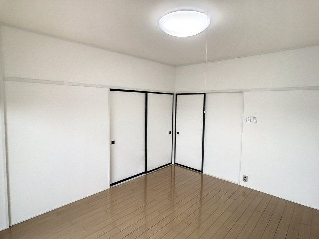 ガーデンコート篭田の洋室