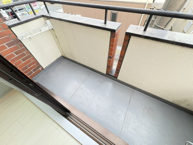 ウエルネス市川のバルコニー