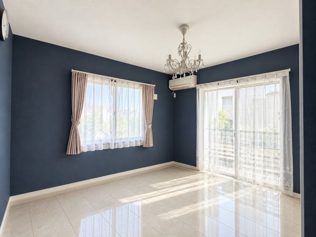 【収納】 | ◆麻生区白鳥４丁目　中古戸建◆ | ◆子どものスタディ空間として、あるいは書斎やホビールームとして生活スタイルに合わせて使えるプライベートルーム。居心地のいい落ち着いたインテリアが似合います。（写真は一部AI加工しております）