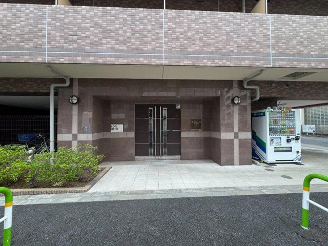 ラフィネジュ赤羽のエントランス