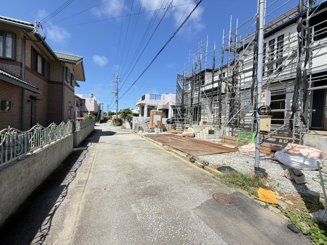 北中城村喜舎場（全2棟）2号棟の前面道路含む現地写真|※南側公道4.6m♪