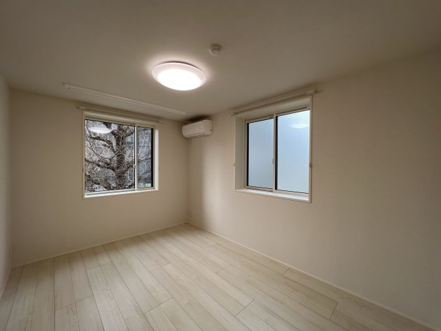 ＡＢＩＴＩ　ＬＵＸ用賀の寝室|7.6帖の広々洋室♪2面採光♪
