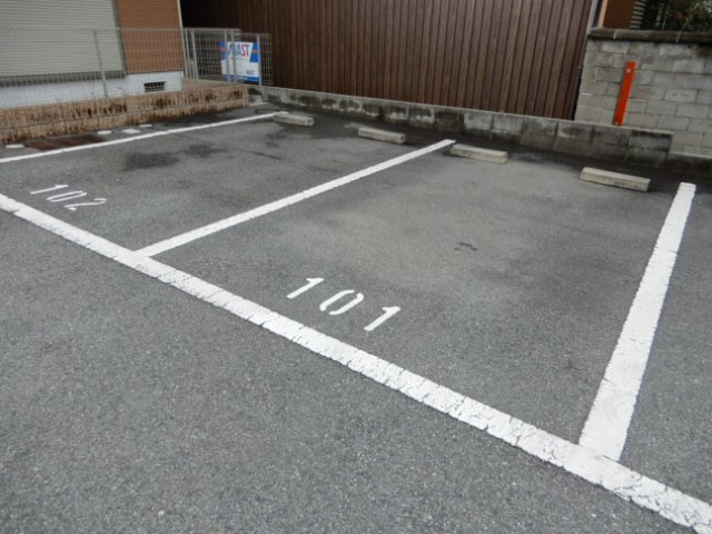 メゾン壽の駐車場
