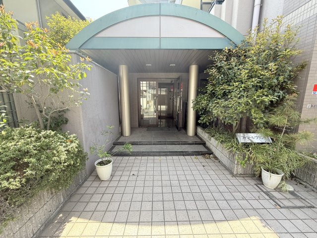 ファミールグランデのエントランス