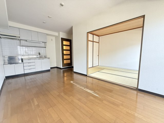 ファミールグランデの居間・リビング