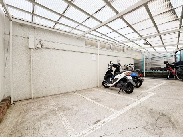 【駐車場】 | 迦葉武蔵野第3マンション | バイク置き場。空きの有無などは、個別にお問合せください。～即日のご見学可能～　お問合せはお気軽に。