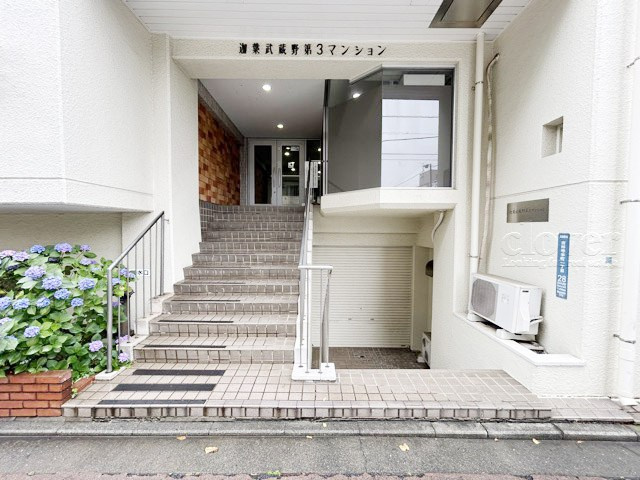 【エントランス】 | 迦葉武蔵野第3マンション | マンションの「顔」ともいうべきエントランス部分です。～即日のご見学可能～　お問合せはお気軽に。