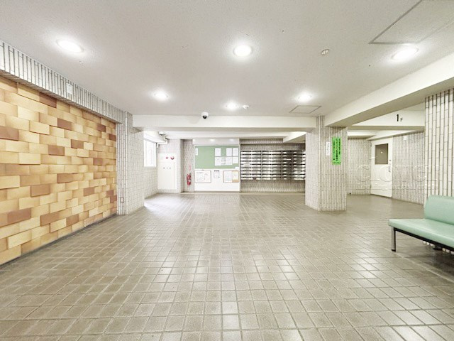 【ロビー】 | 迦葉武蔵野第3マンション | マンションのエントランスに広がるホールの様子。～即日のご見学可能～　お問合せはお気軽に。