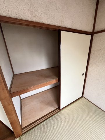 府中市西原町３丁目の一戸建ての収納