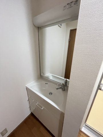 府中市西原町３丁目の一戸建ての洗面所