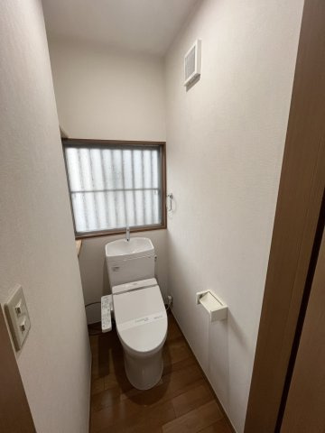 府中市西原町３丁目の一戸建てのトイレ