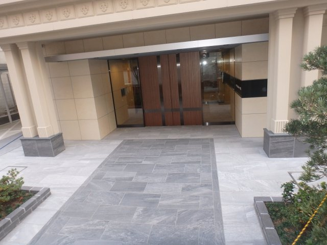 CORVAL本郷三丁目のエントランス