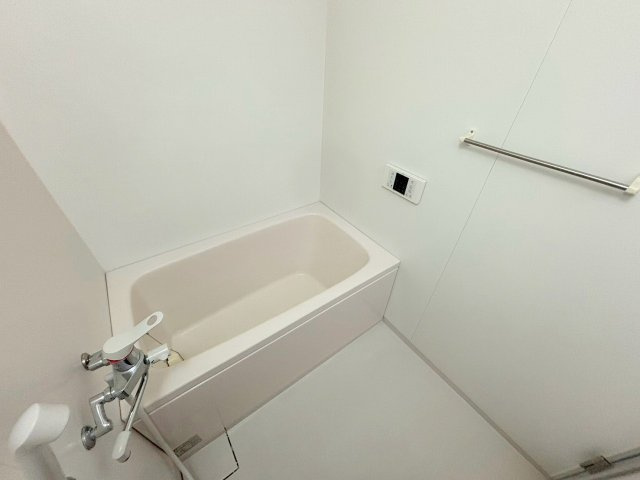 新大阪ファミール西館の浴室