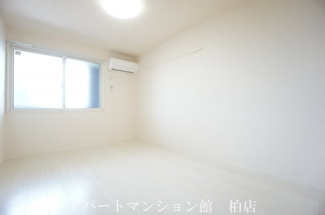 【寝室】 | チェントラーレ | 類似です