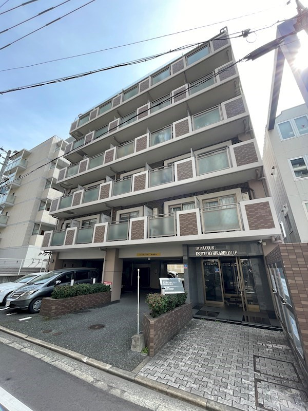 ダイナコートエスタディオ平尾駅前の外観