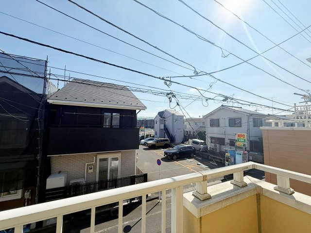 北町7丁目戸建のバルコニー|AI 生成を含むため、実際とは異なる場合があります