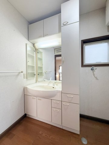 北町7丁目戸建の洗面所|AI 生成を含むため、実際とは異なる場合があります