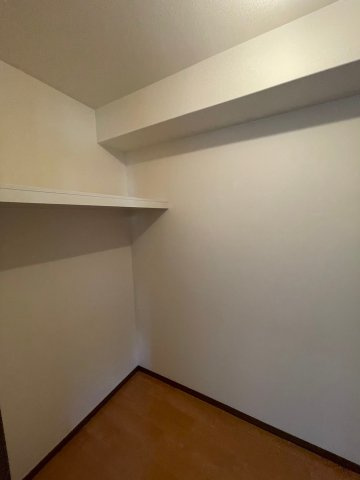 ハイカムール門松A棟の収納|ウォークインクローゼット