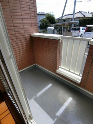 【バルコニー】 | エレガント　ブルックＡ | 外からの目が気にならないバルコニーで洗濯物が干せます