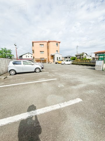 リバーサイド東櫛原の駐車場|駐車スペースもあります☆